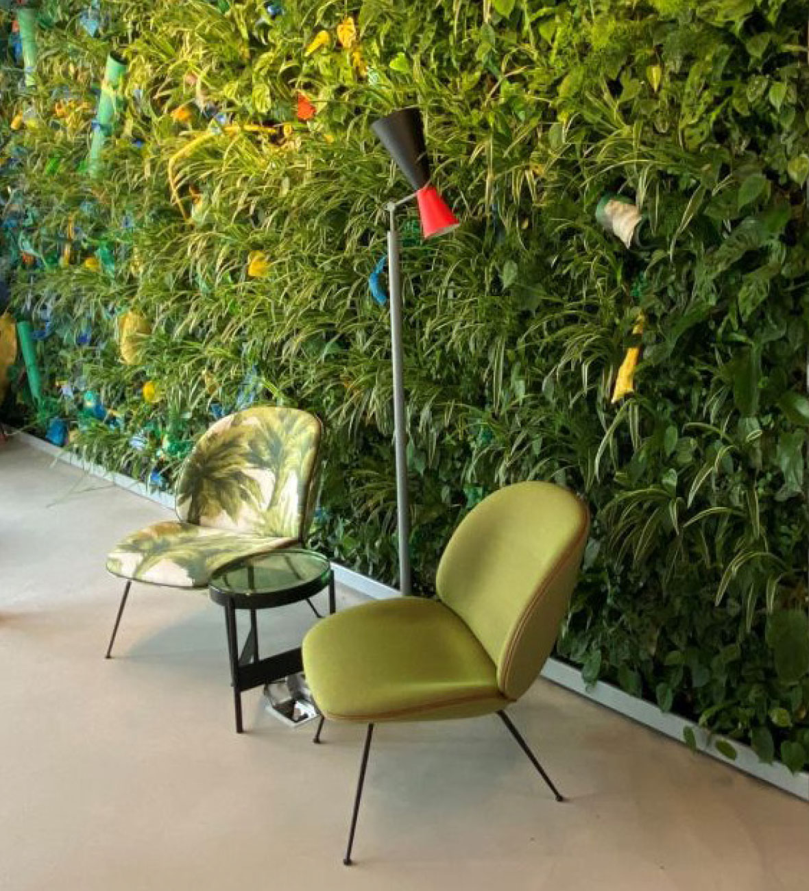 Groen interieur finco en twee stoelen